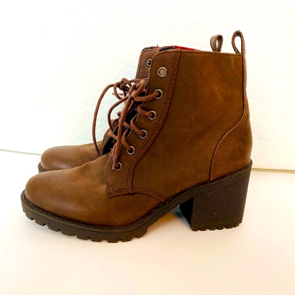 Stylish Brown Platform Heeled Boots [7.5] Divided - Picture 2 of 3
